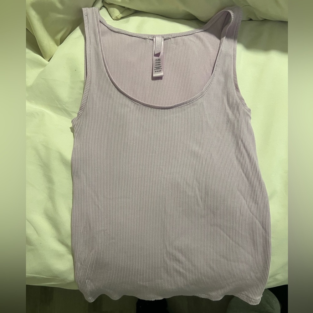 Skims Soft lounge tank in sugar plum size S